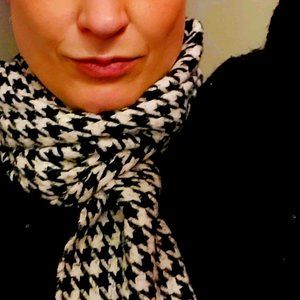 Vintage houndstooth patterned scarf /  Foulard avec Motifs " Pied-de-poule "